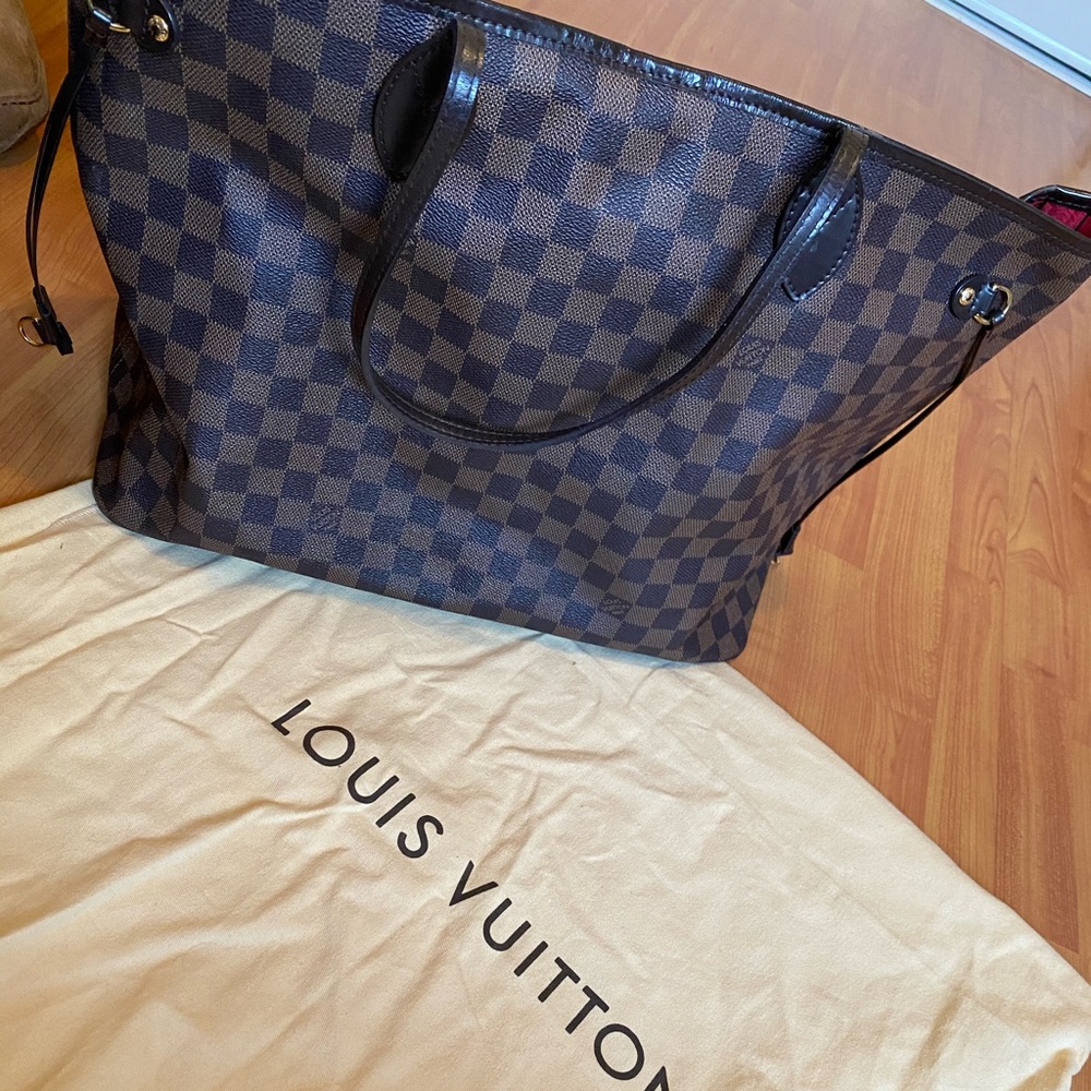 Louis Vuitton Neverfull Size GM